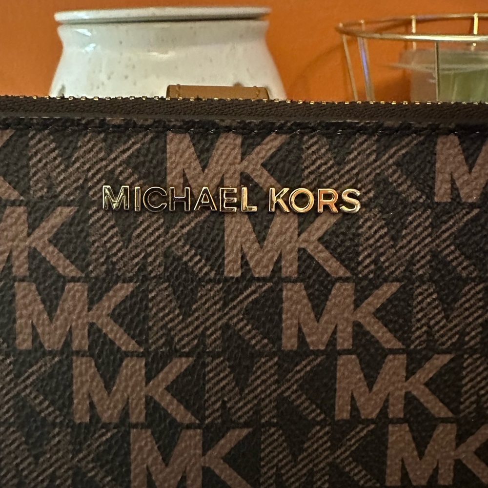 Michael Kors Brown MK Logo Zip Wallet - Picture 4 of 13